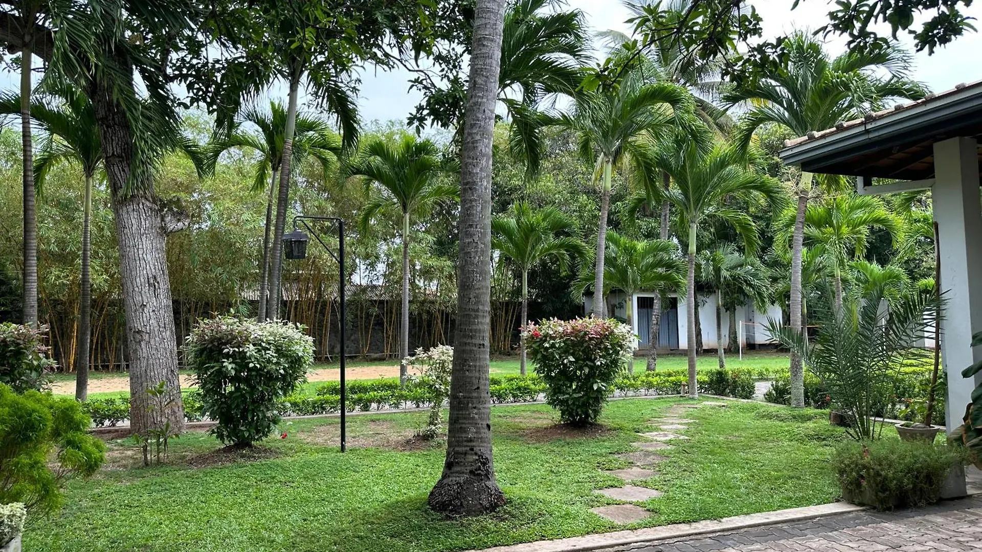 Amaluna Resorts Negombo 3*,
