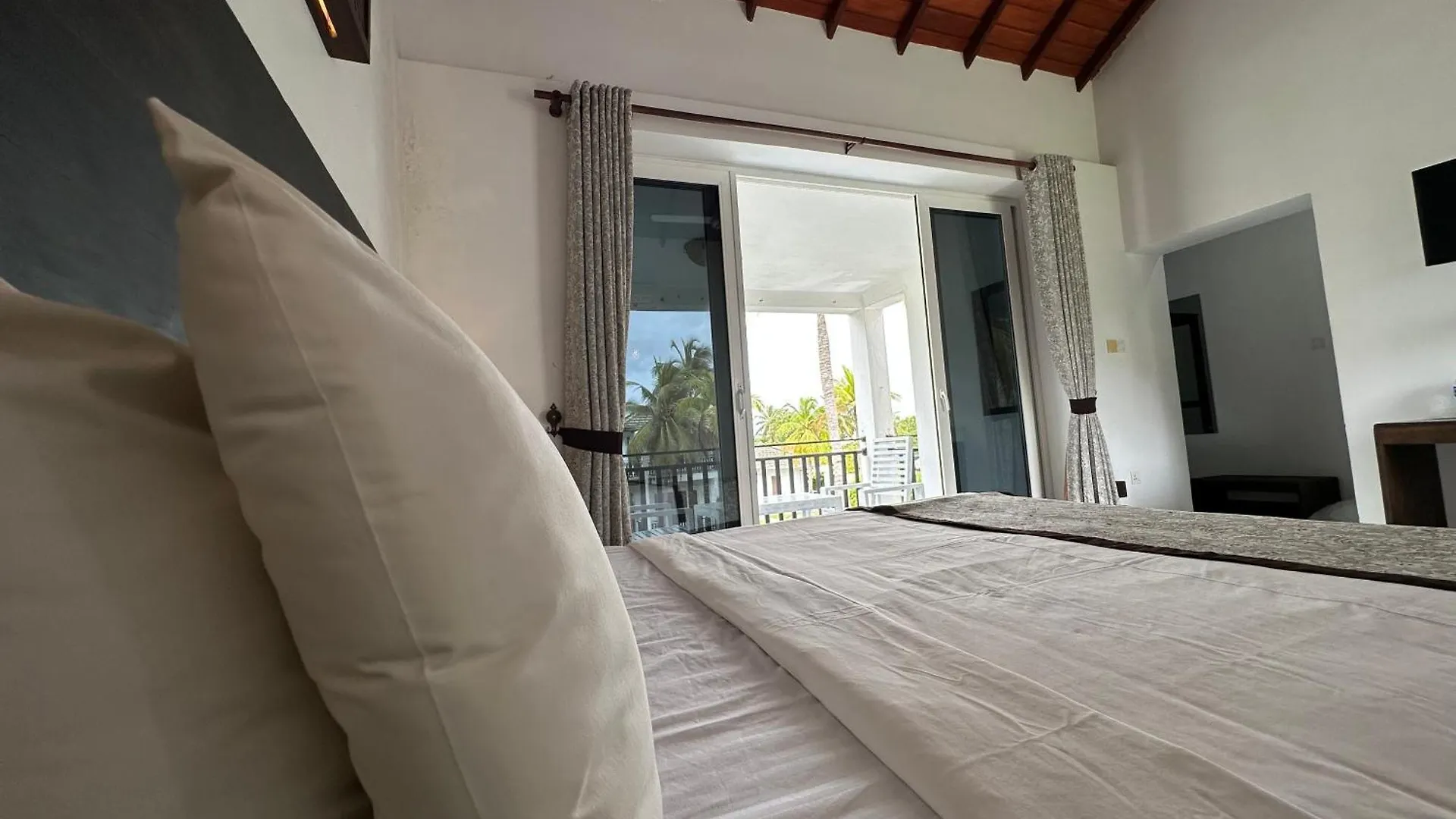 Amaluna Resorts Negombo