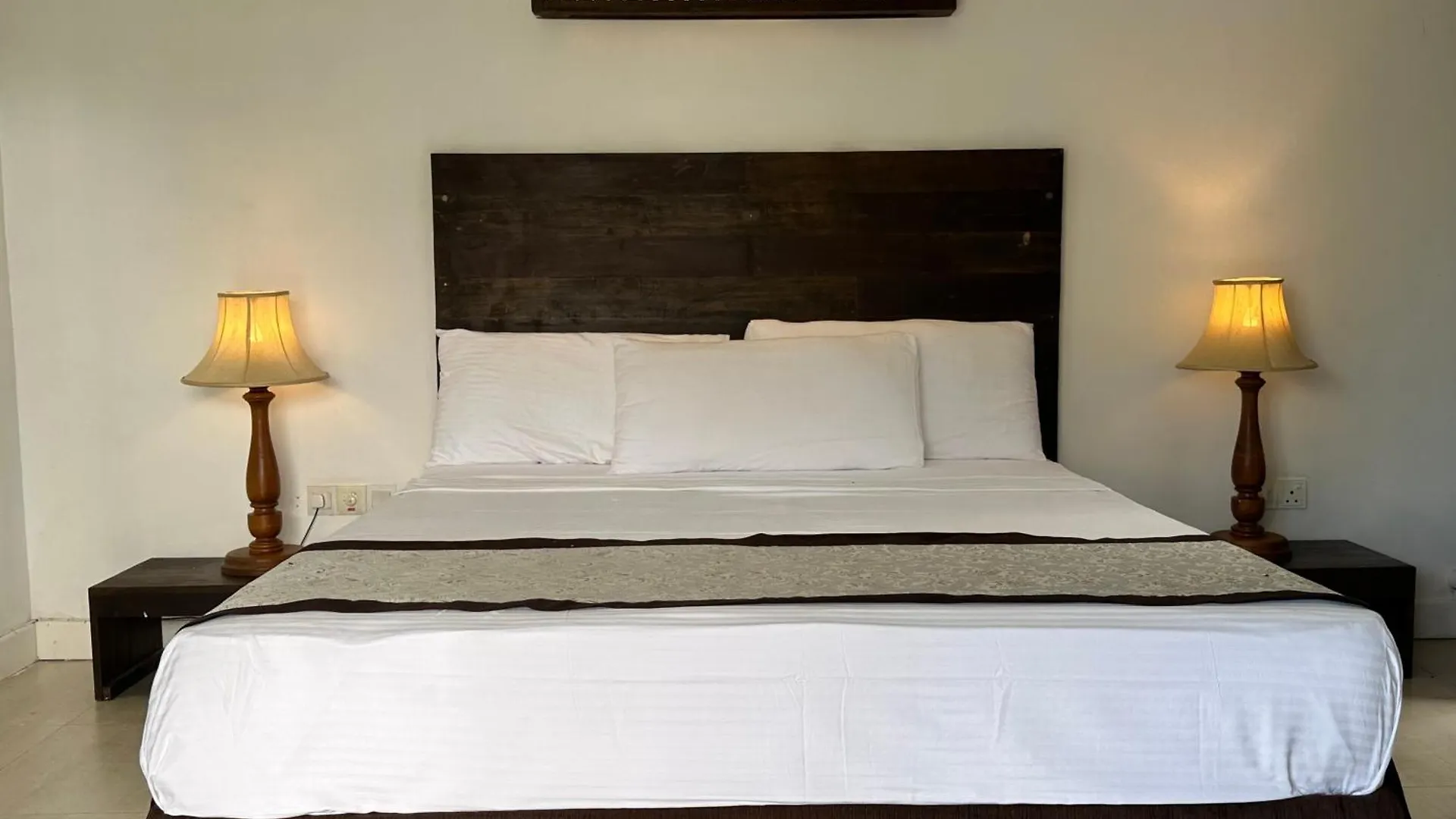 Amaluna Resorts Negombo
