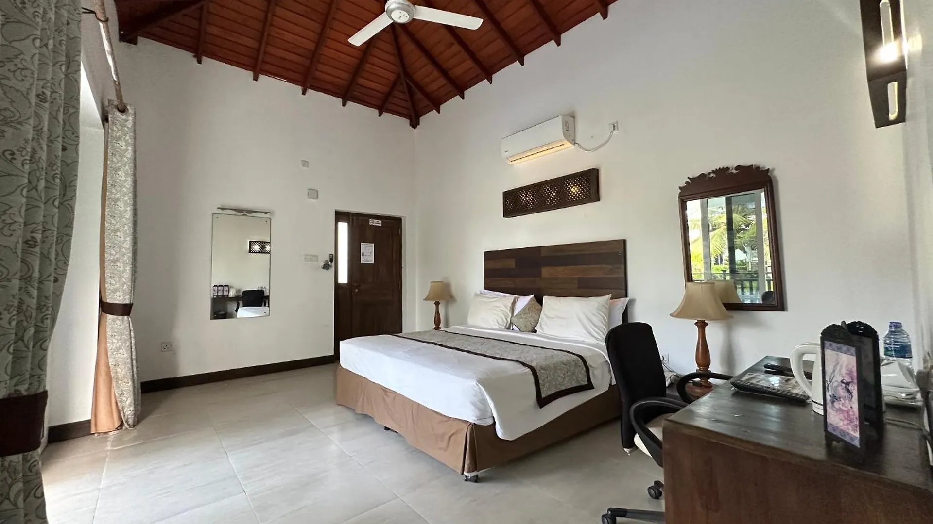 Amaluna Resorts Negombo 3*,