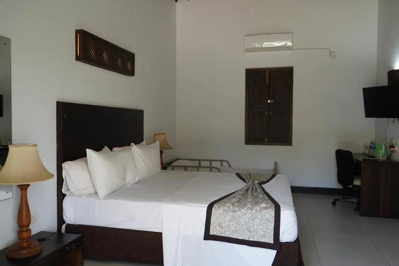 Amaluna Resorts Negombo 3*,