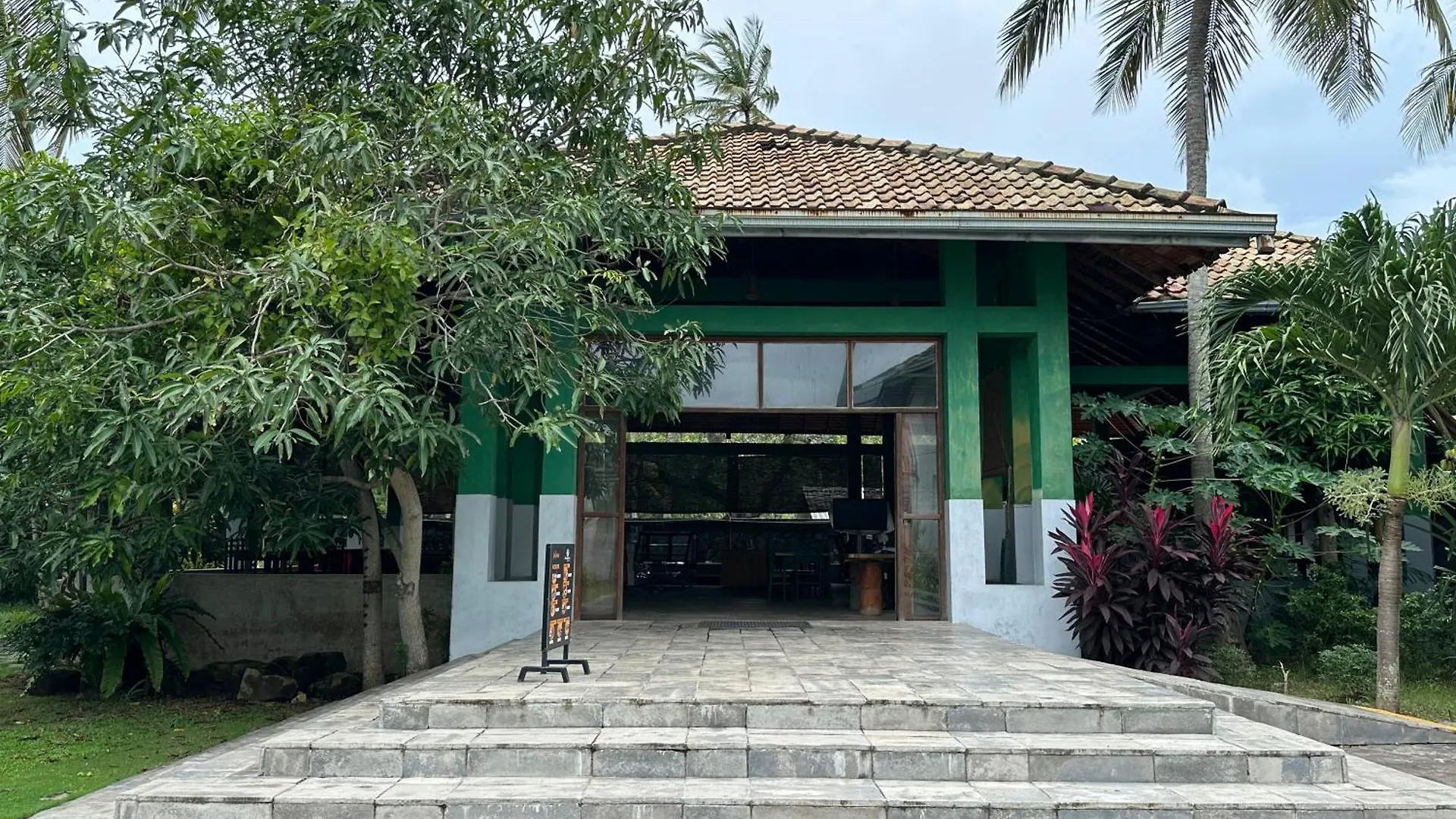 Amaluna Resorts Negombo