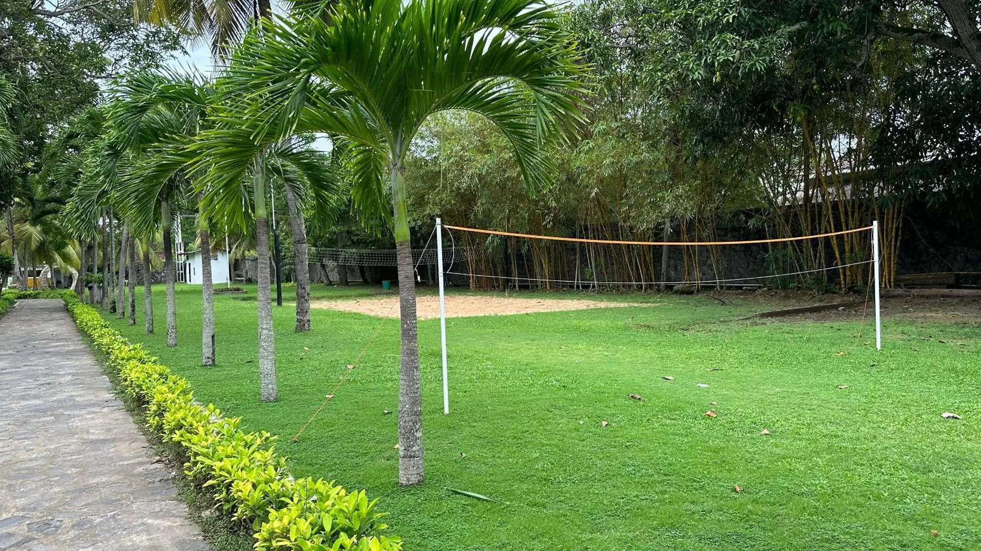 Amaluna Resorts Negombo