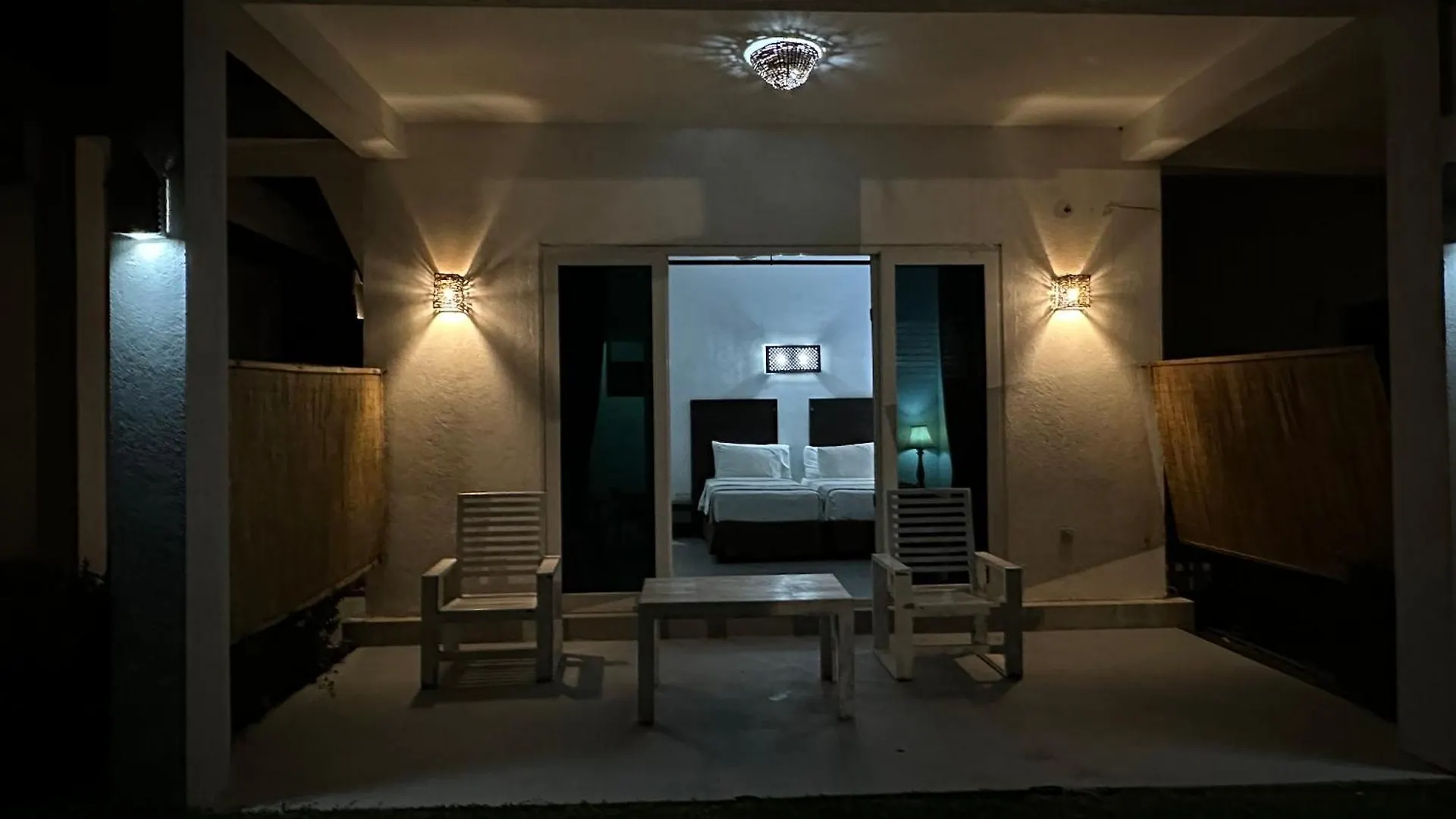 Amaluna Resorts Negombo 3*,